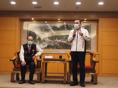 今(8)日財團法人新北市竹林山觀音寺拜會市長侯友宜，表示將捐贈1600萬善款，同時捐贈消防器材充實本市救災能量。