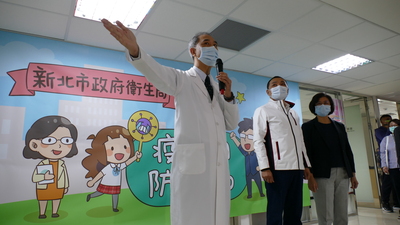 1100412新北聯合醫院院長項正川向侯市長說明疫苗施打流程