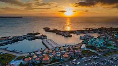 極北富基漁港夕陽景緻映入眼簾