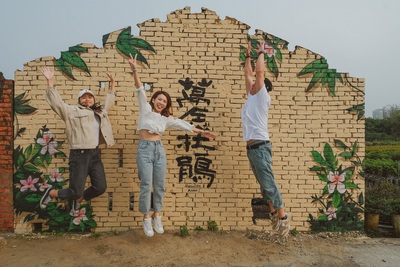 萬金杜鵑彩繪磚牆