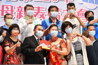 新北市府今（24）日舉辦「110年度模範母親表揚大會」。