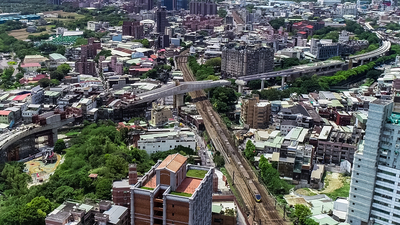 三鶯線跨台鐵段魚鰭式橋