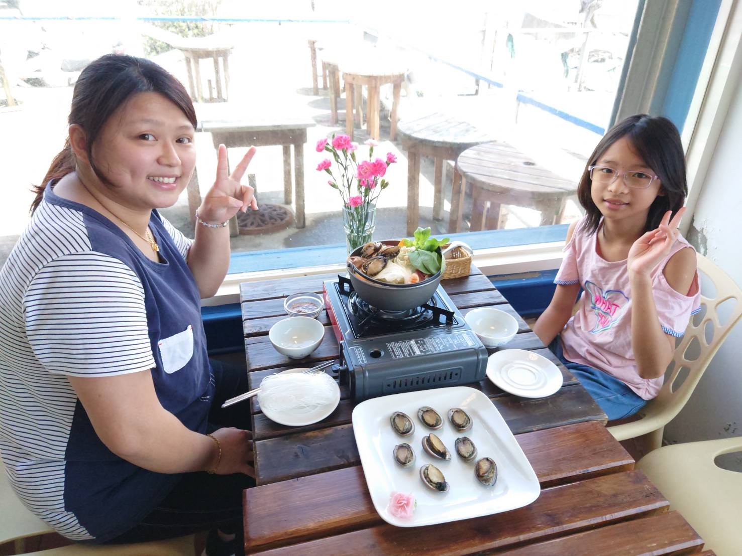 母親節帶媽媽們走訪東北角海岸，輕鬆享受貢寮鮑美味大餐。 