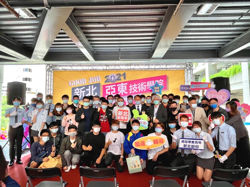 亞東就博會侯友一職涯開講同學踴躍提問