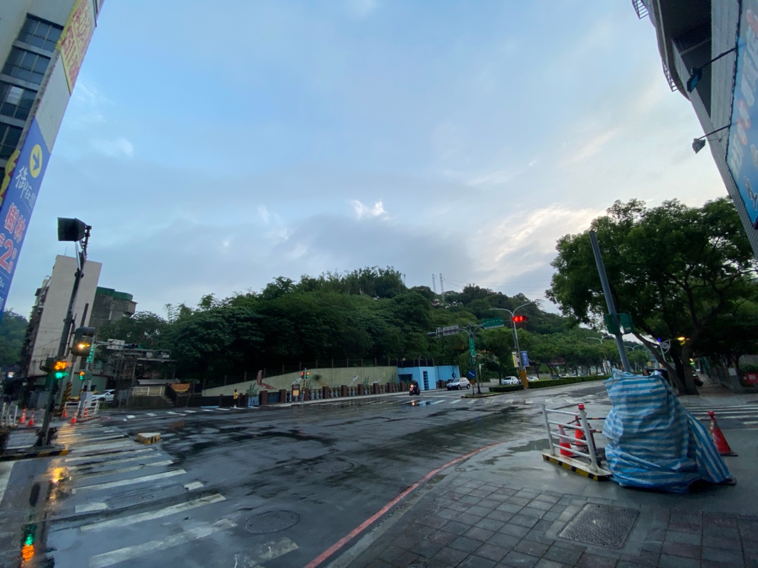 樹林區坡內陸橋於5月15日清晨正式功成身退，大安路豁然開朗，重現天際線。