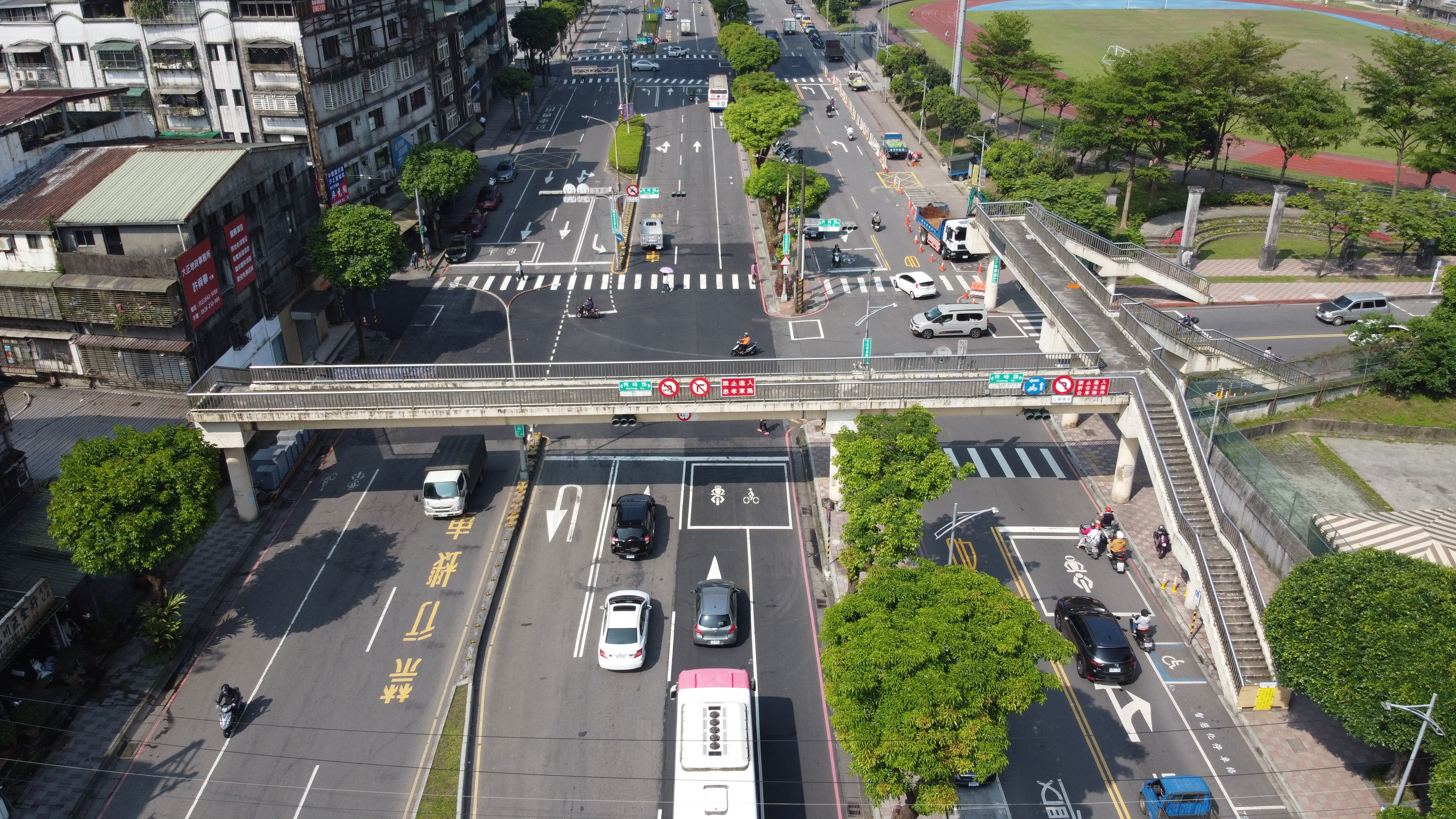 圖為汐止秀峰陸橋現況照片。