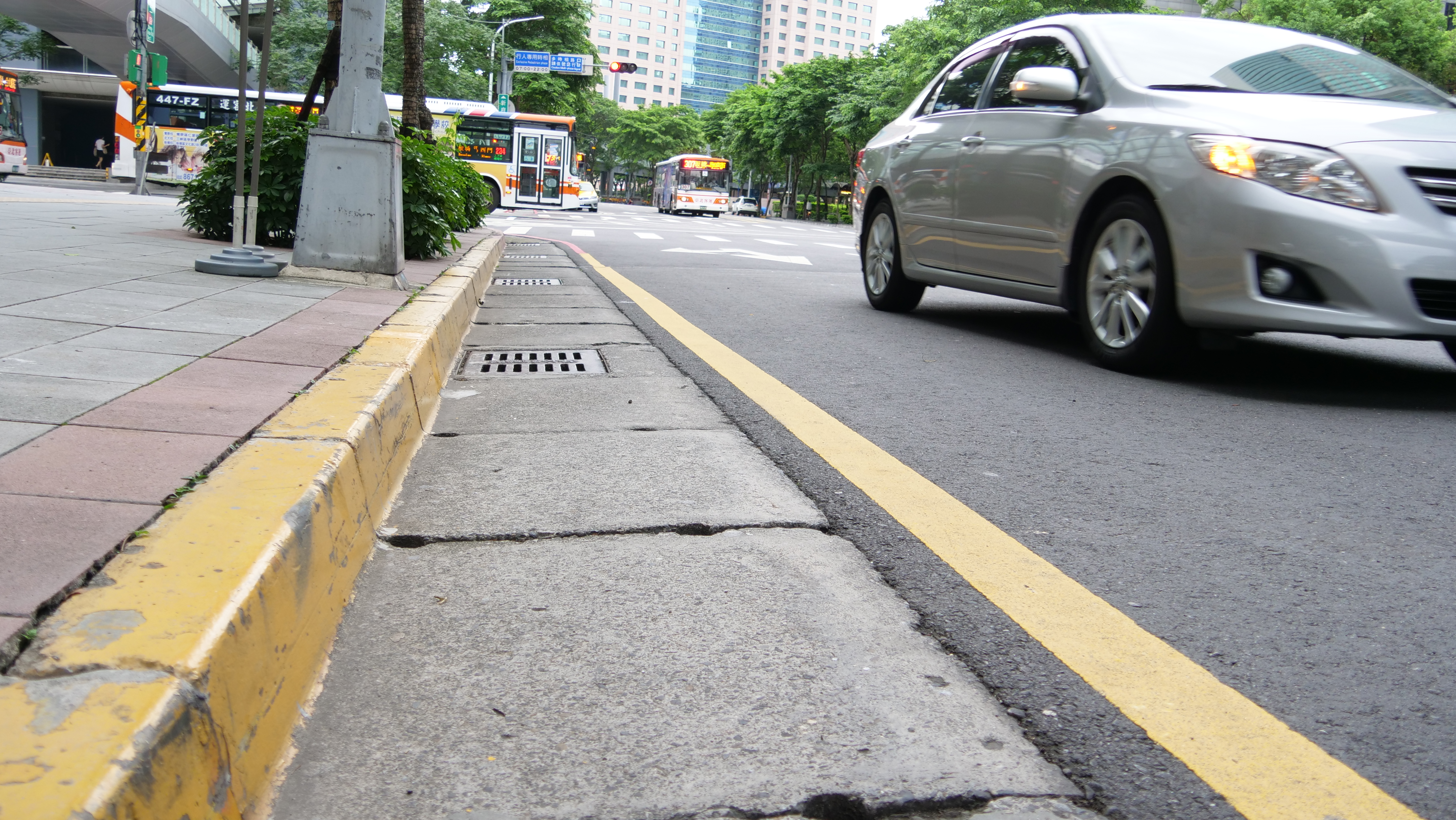三級警戒期新北黃線開放假日停車