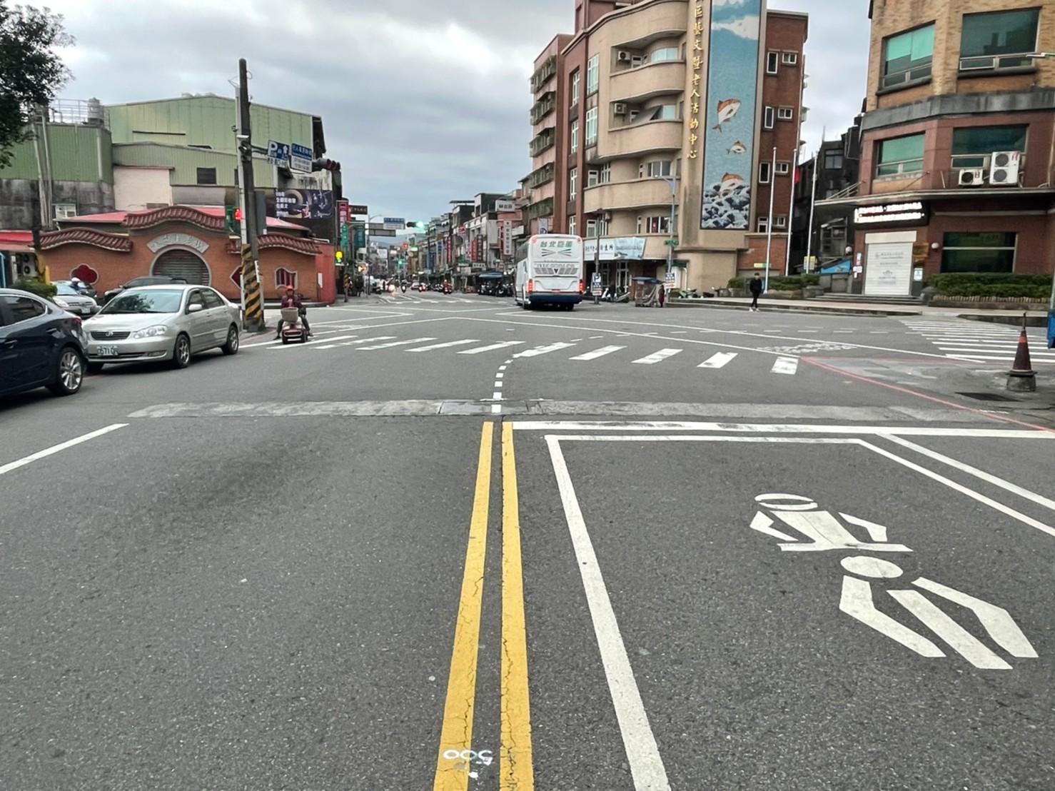 施工前過路函管及孔蓋