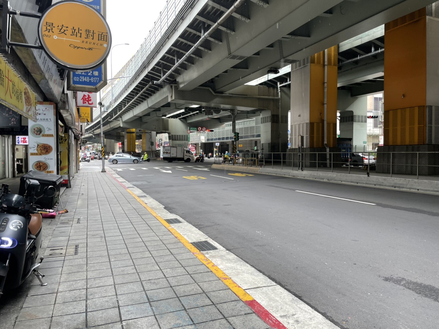 捷運景安站