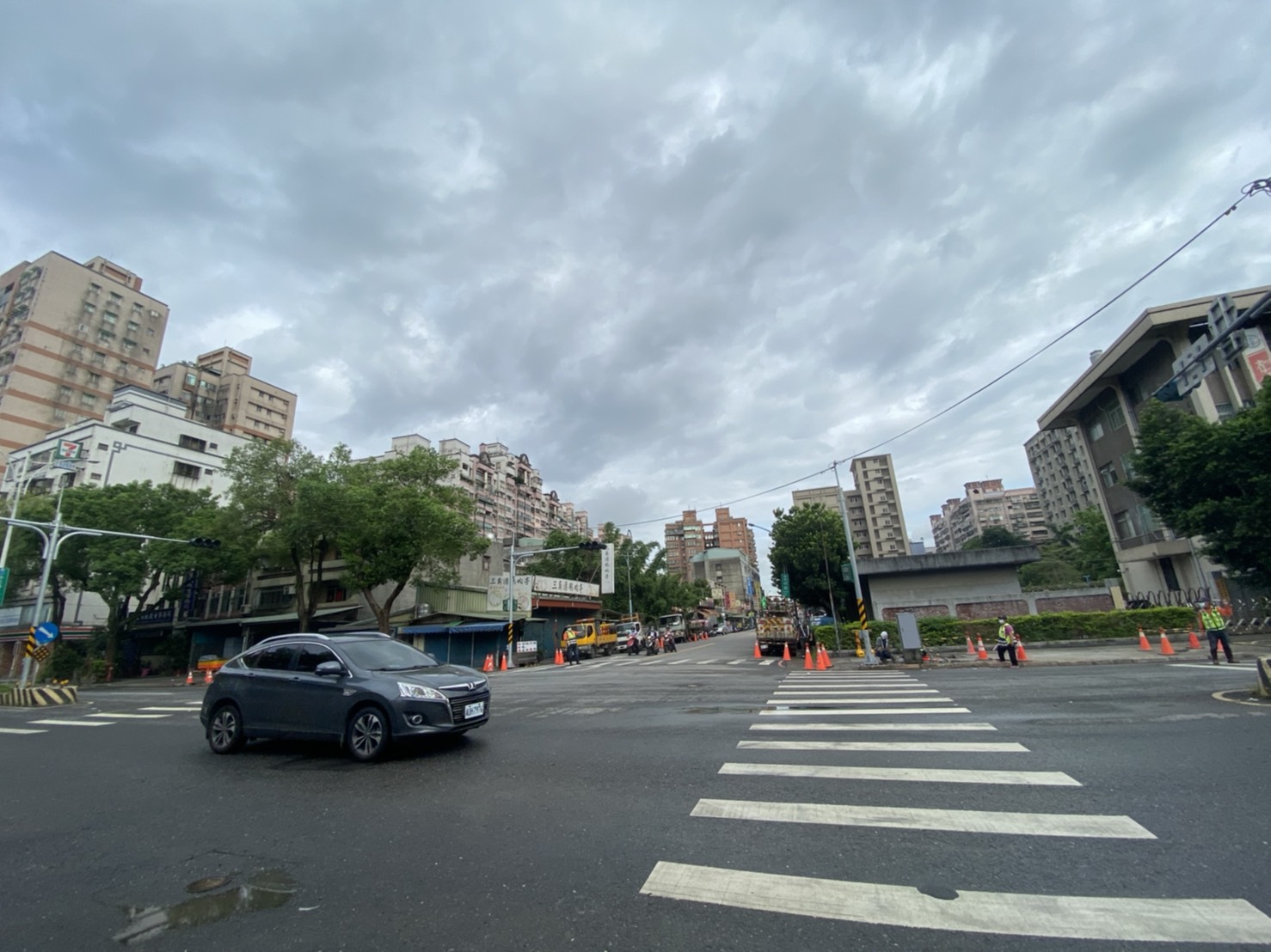 三峽光明陸橋拆除後，讓內山公路豁然開朗，呈現嶄新市容面貌。