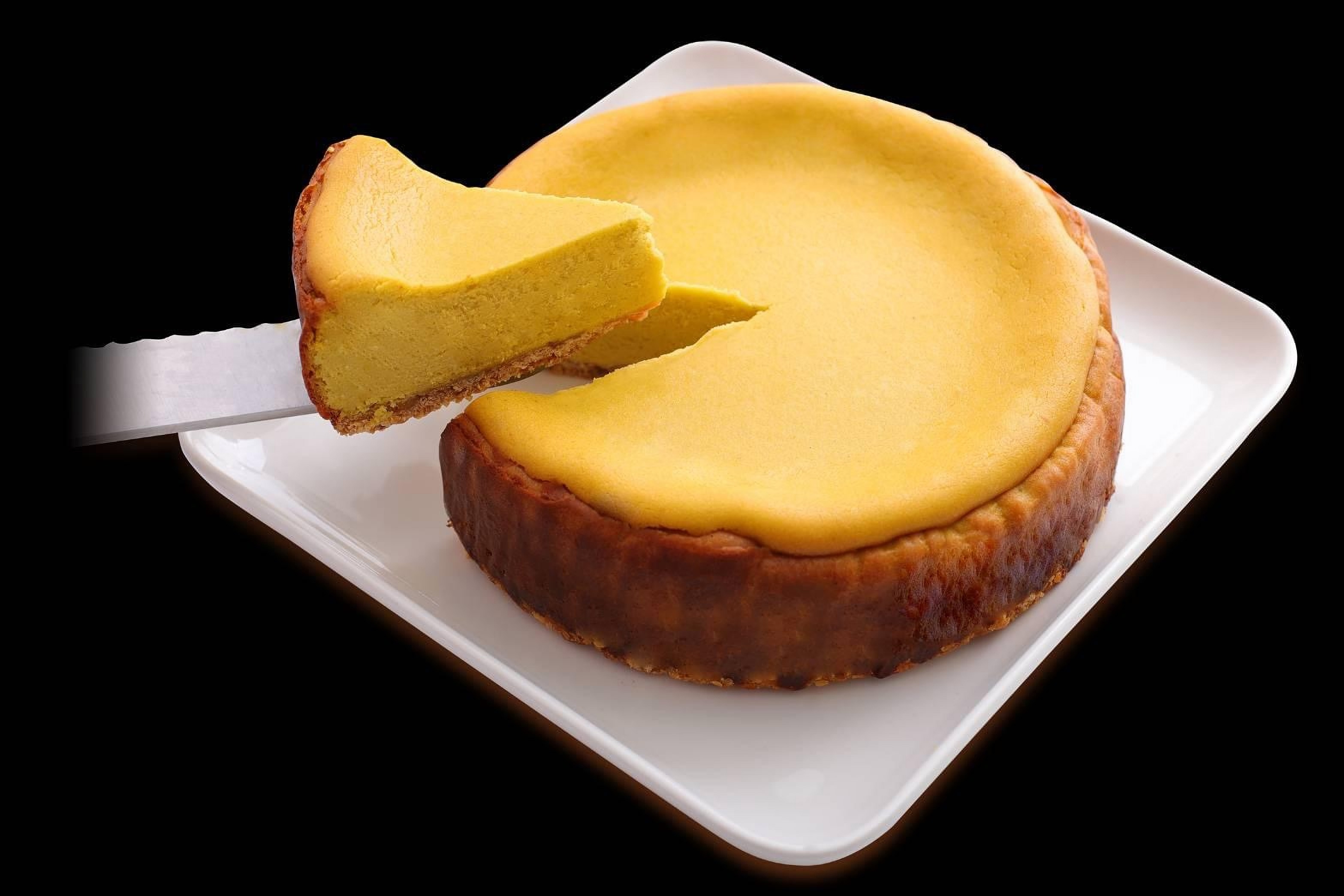 義美推出栗子南瓜芝士塔，外表金黃、口感綿密，每一口都是滿滿的乳酪與南瓜香