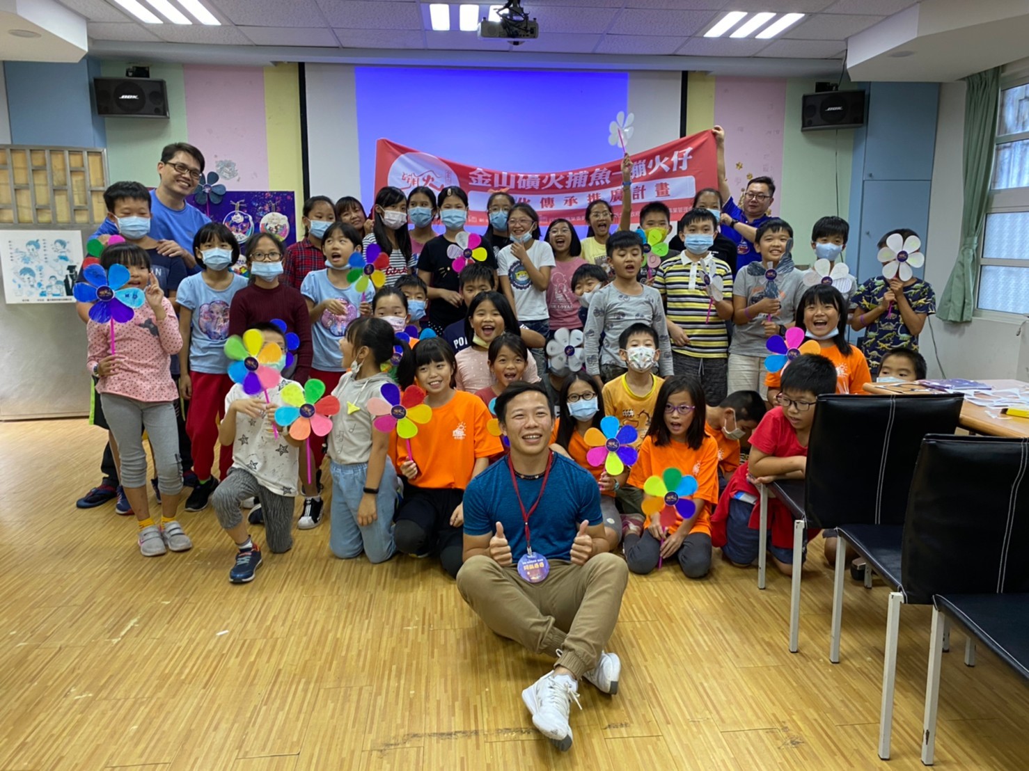 圖二：課程結束與小朋友合影