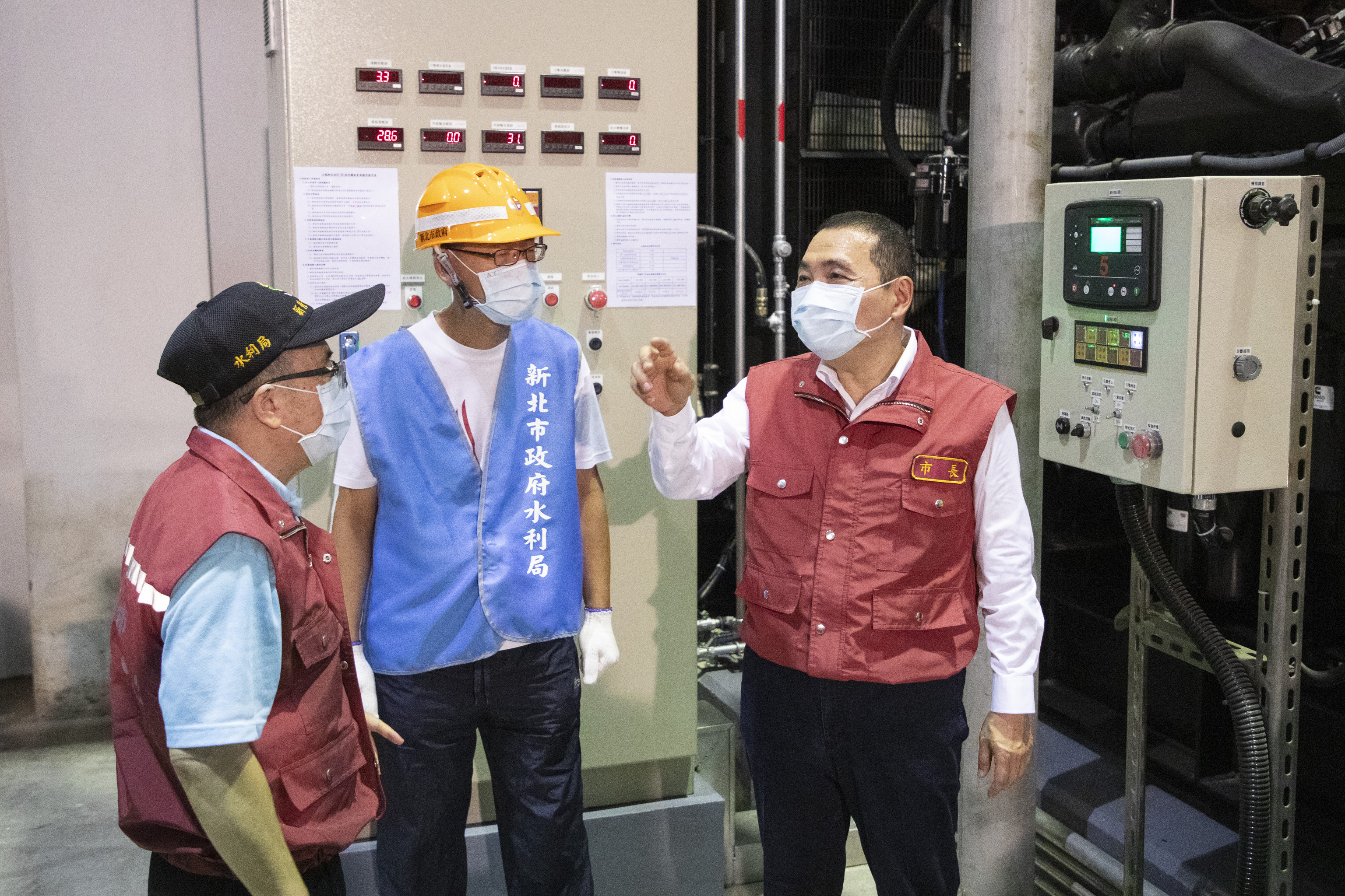 侯友宜市長實地了解抽水站運作情形並慰勉工作人員辛勞