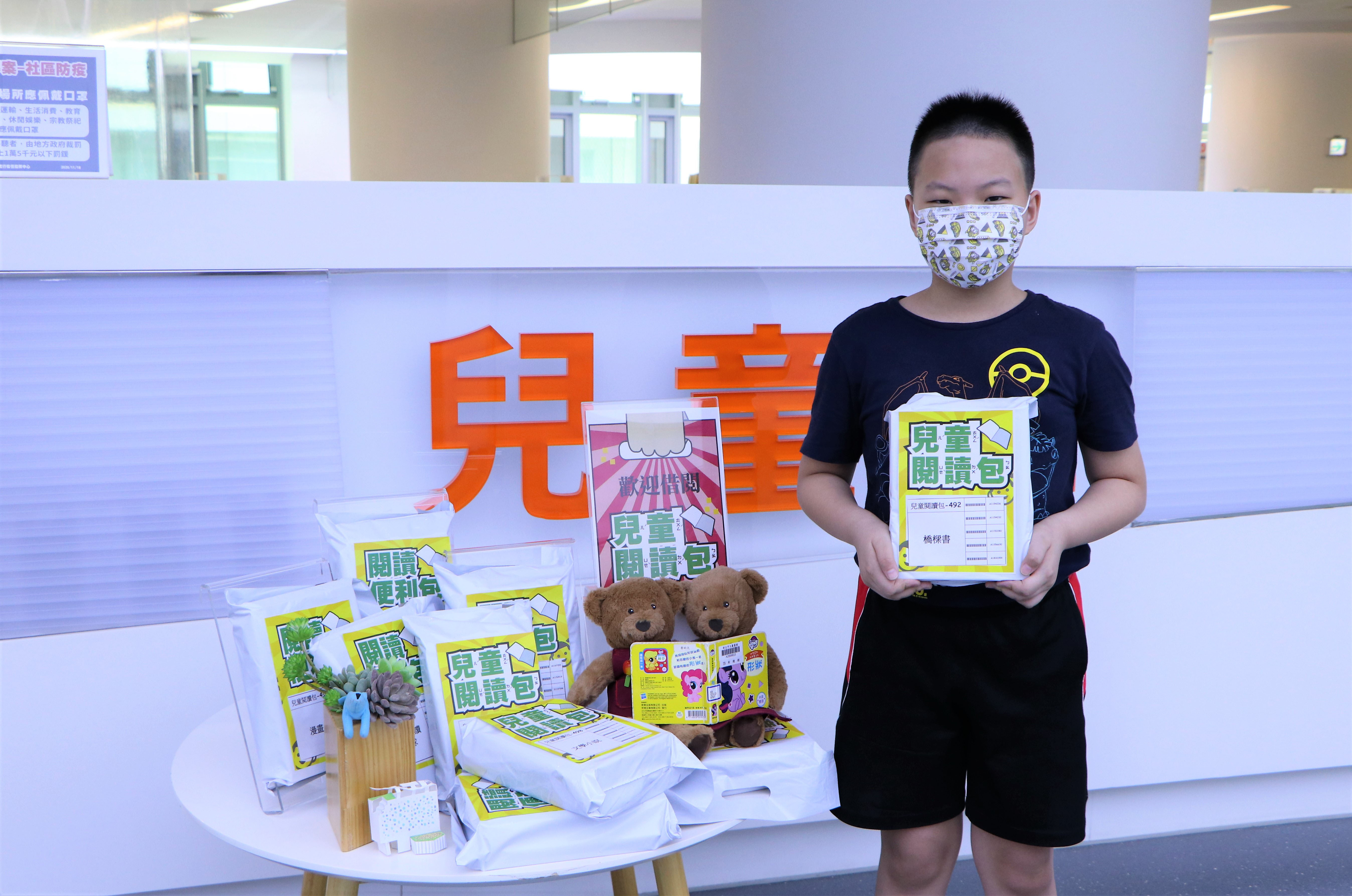 全國疫情警戒降為二級，新北市立圖書館漸進式開放館內空間，8月1日起恢復全市105所圖書館及圖書閱覽室的閱覽服務，恢復入館