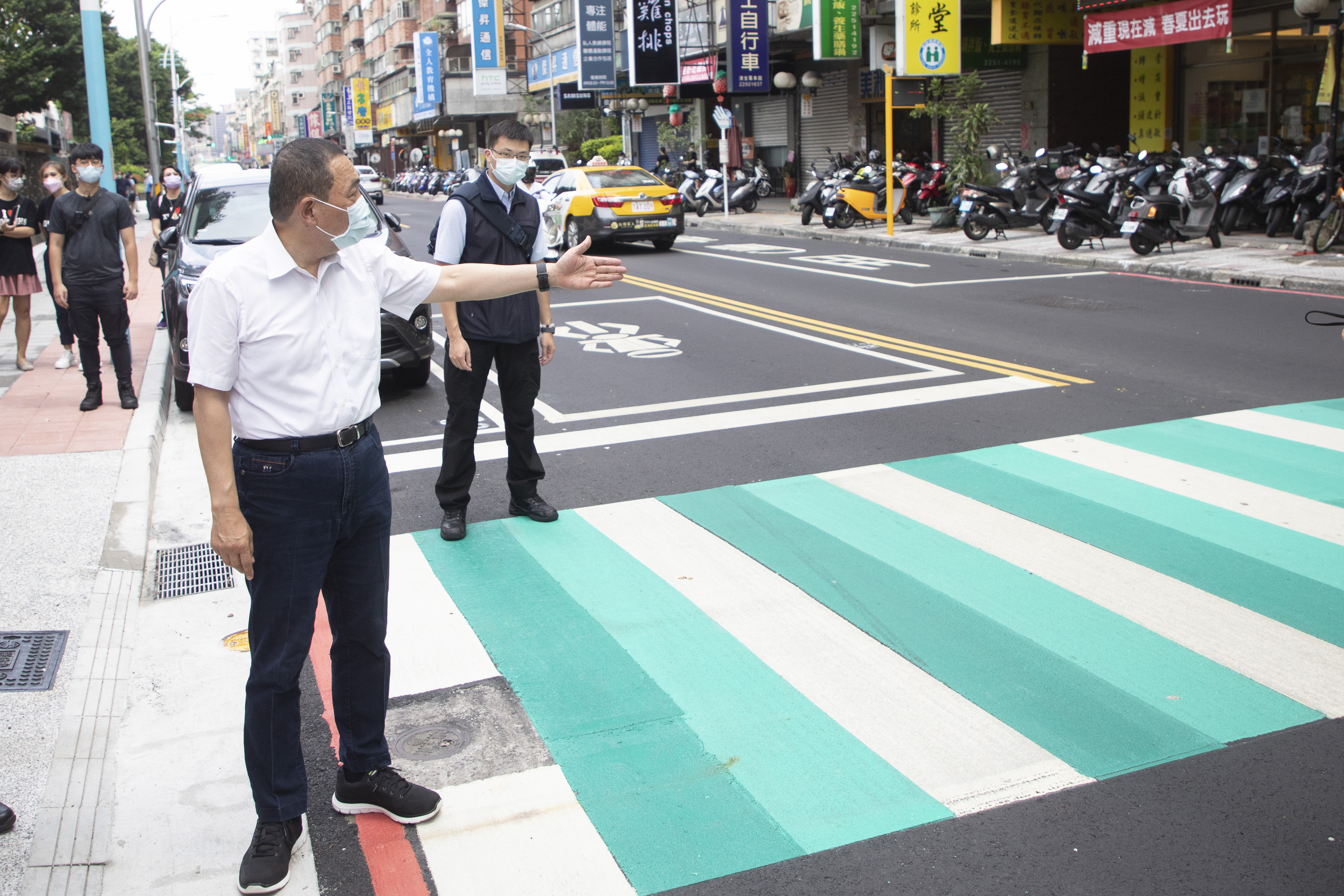 侯友宜市長視察板橋區新埔國中周遭人行道及通學環境改善