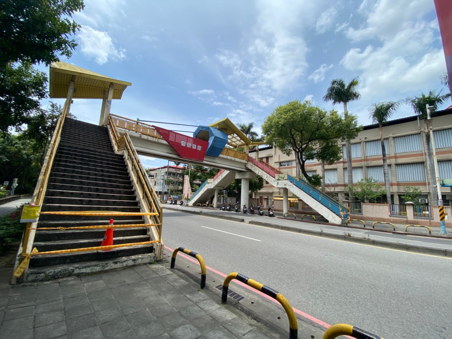 板橋沙崙陸橋拆除前照片。
