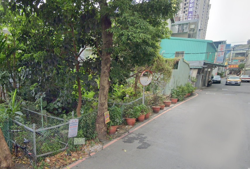 土城中央路二段80巷11弄內閒置土地未改善前照片。