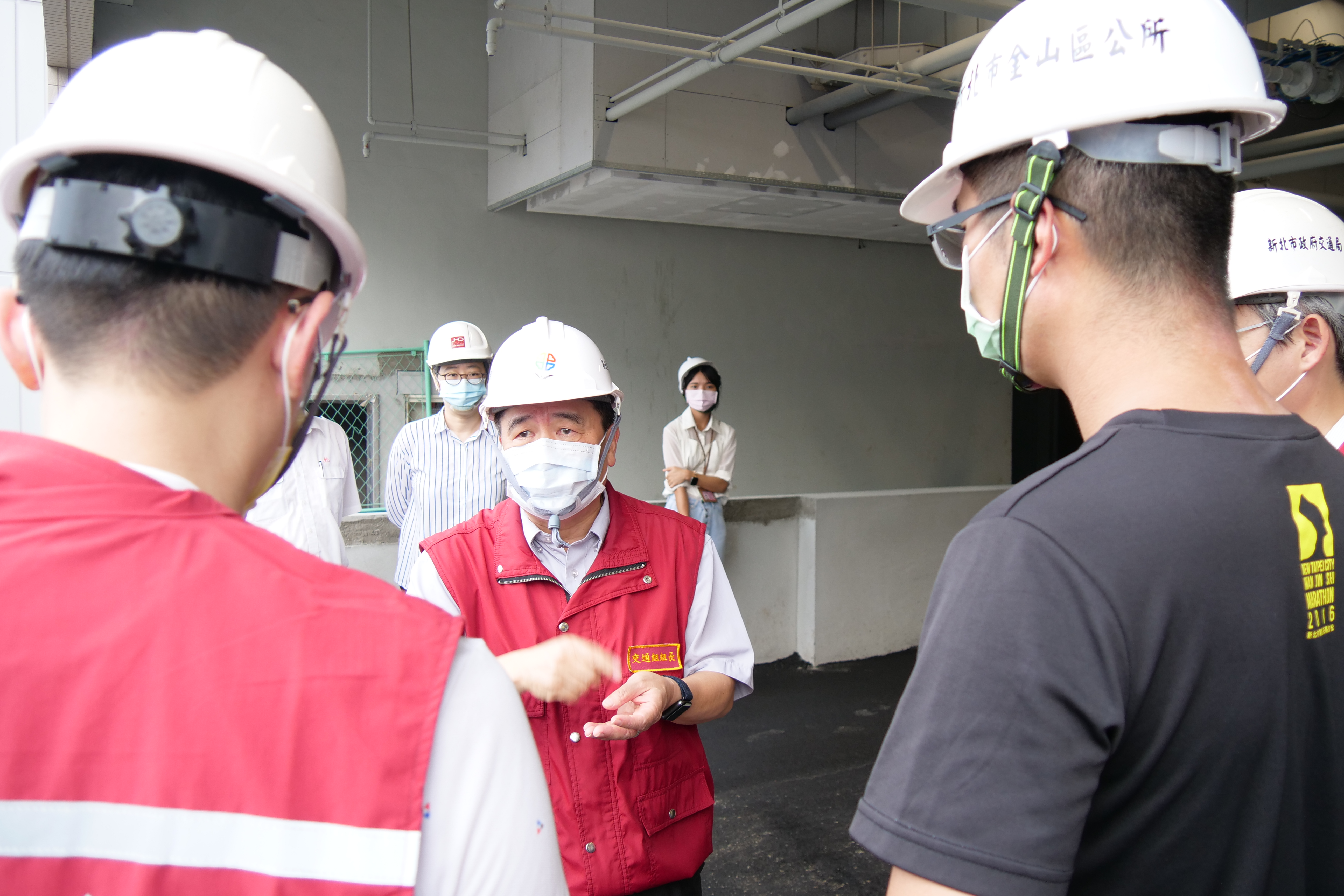 交通局長鍾鳴時昨天下午前往視察工程進度