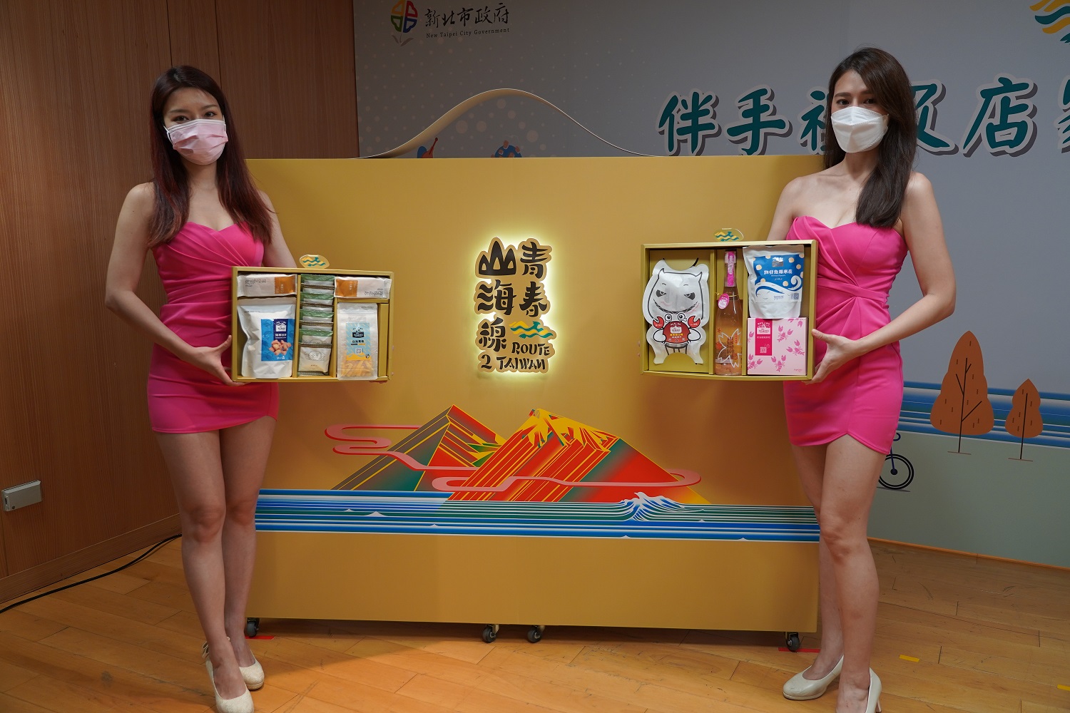 新北市政府「青春山海線」品牌，推出最高CP值的中秋禮盒「紀念風味酒禮盒組」，原價1280元！首創「買禮盒、送遊程」優惠