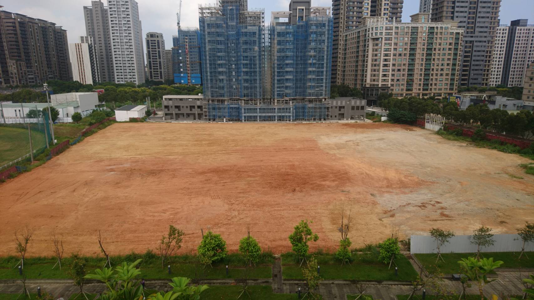 林口區力行段土地標售案公告，本次招商對象除影視與周邊相關業者外，亦適合技術服務業興建企業營運總部與研發、製造