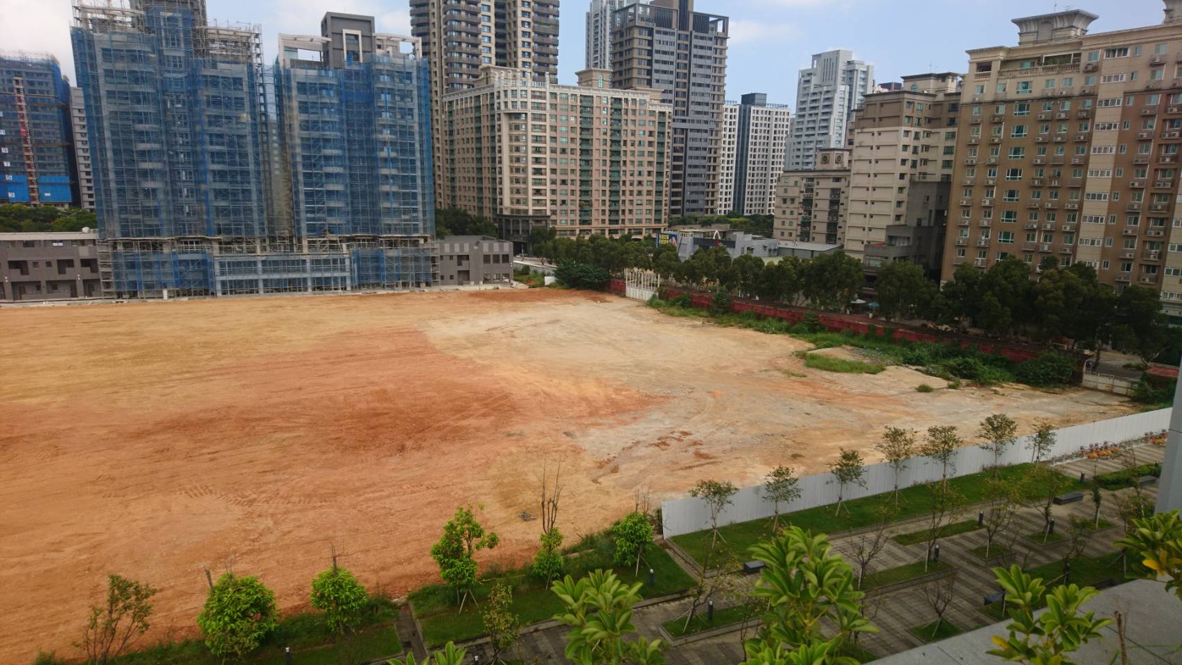 林口區力行段土地標售案公告，本次招商對象除影視與周邊相關業者外，亦適合技術服務業興建企業營運總部與研發製造