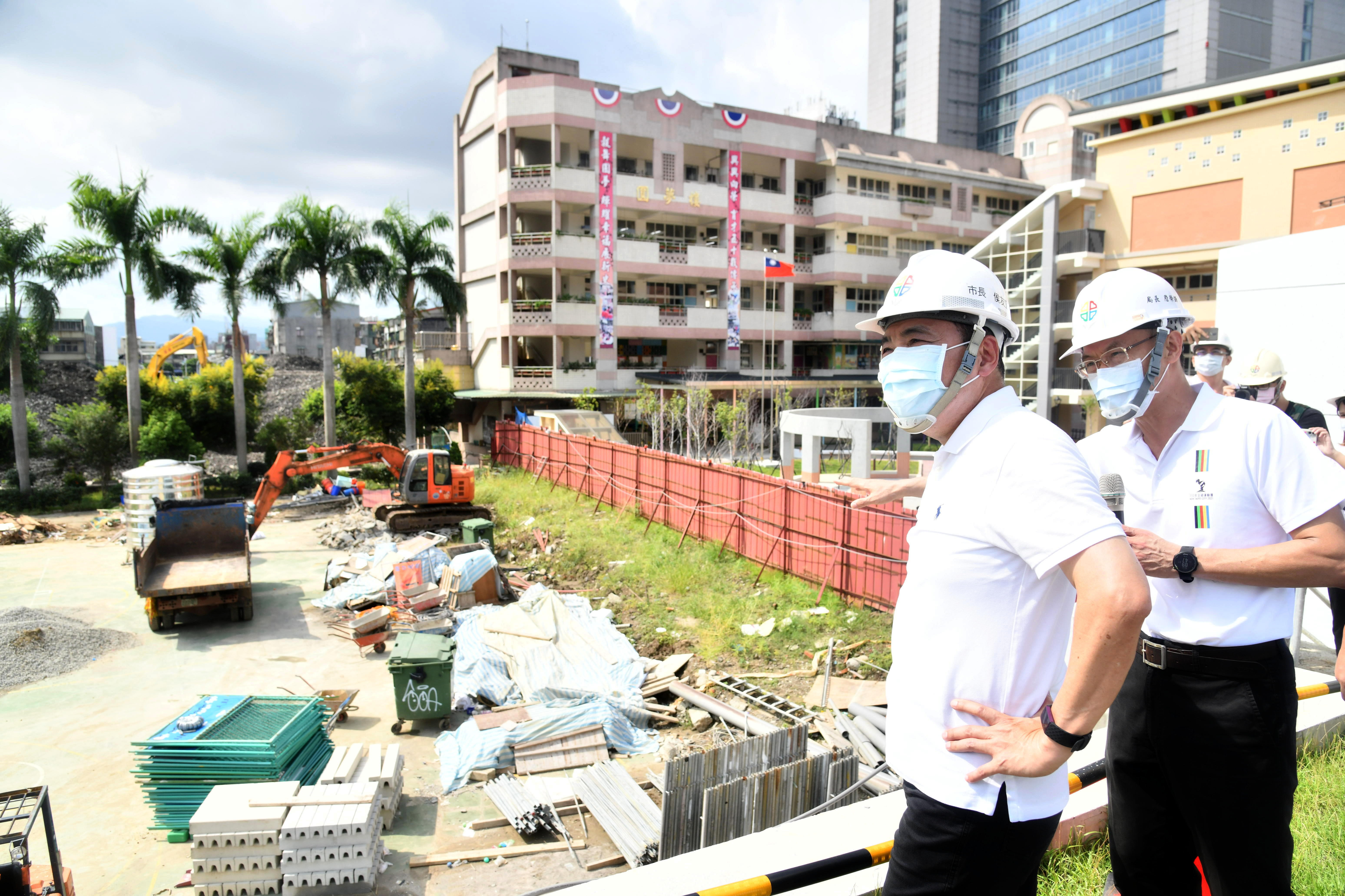 侯市長今(14)日視察興穀國小老舊校舍整建第一期完工進度