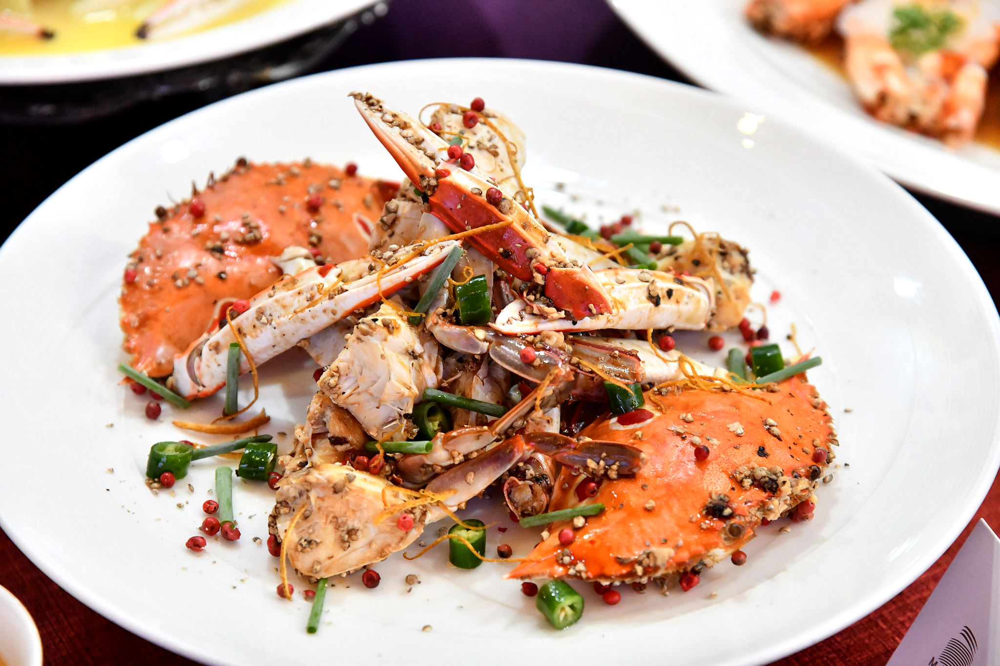 新北萬里蟹美食上桌