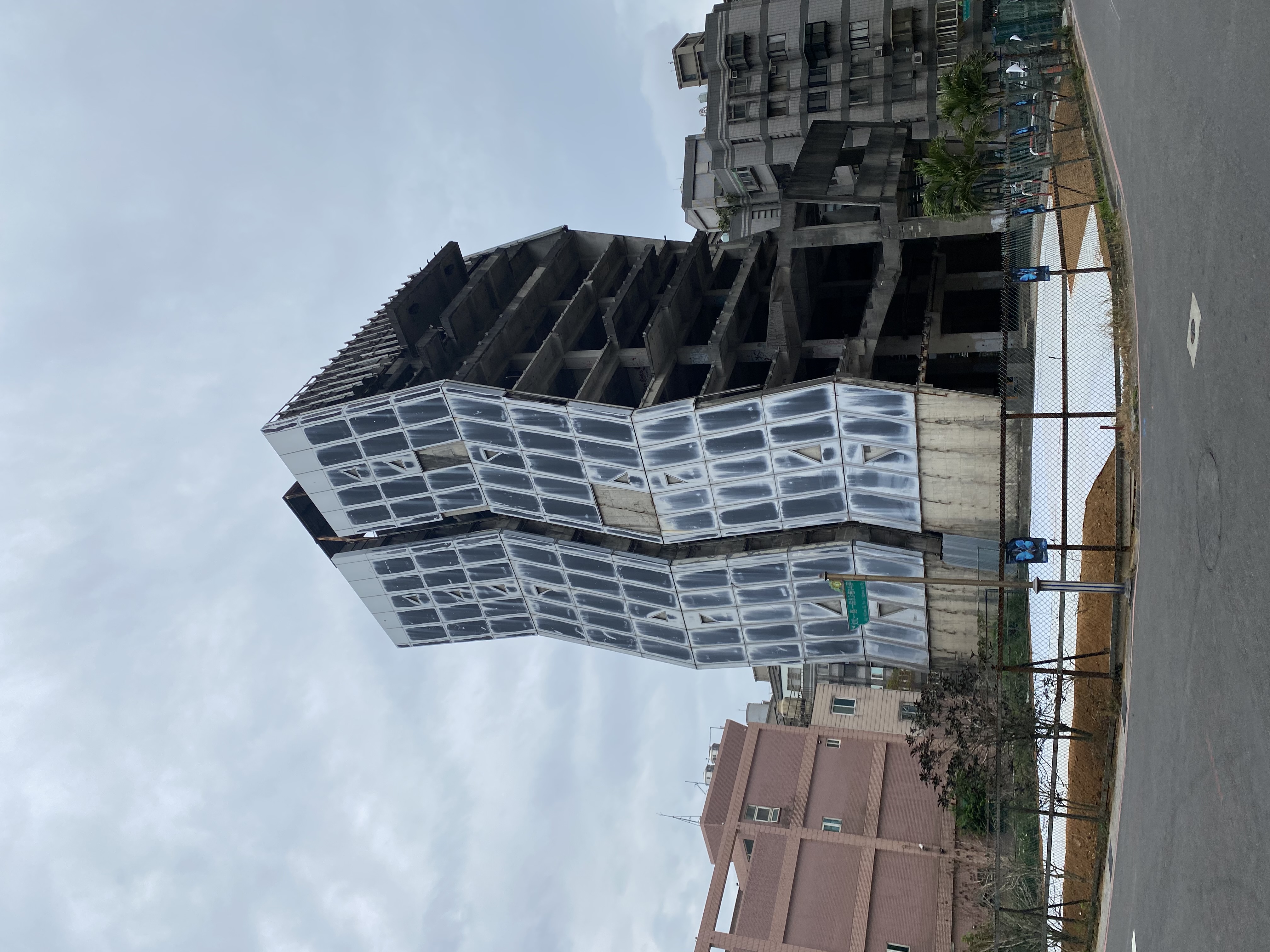 林口「閃電大樓」拆除前照片。