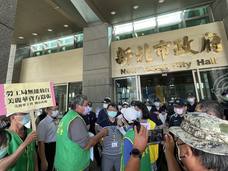 勞工局勞資關係科科長賴彥亨出面回應美麗華工會陳情