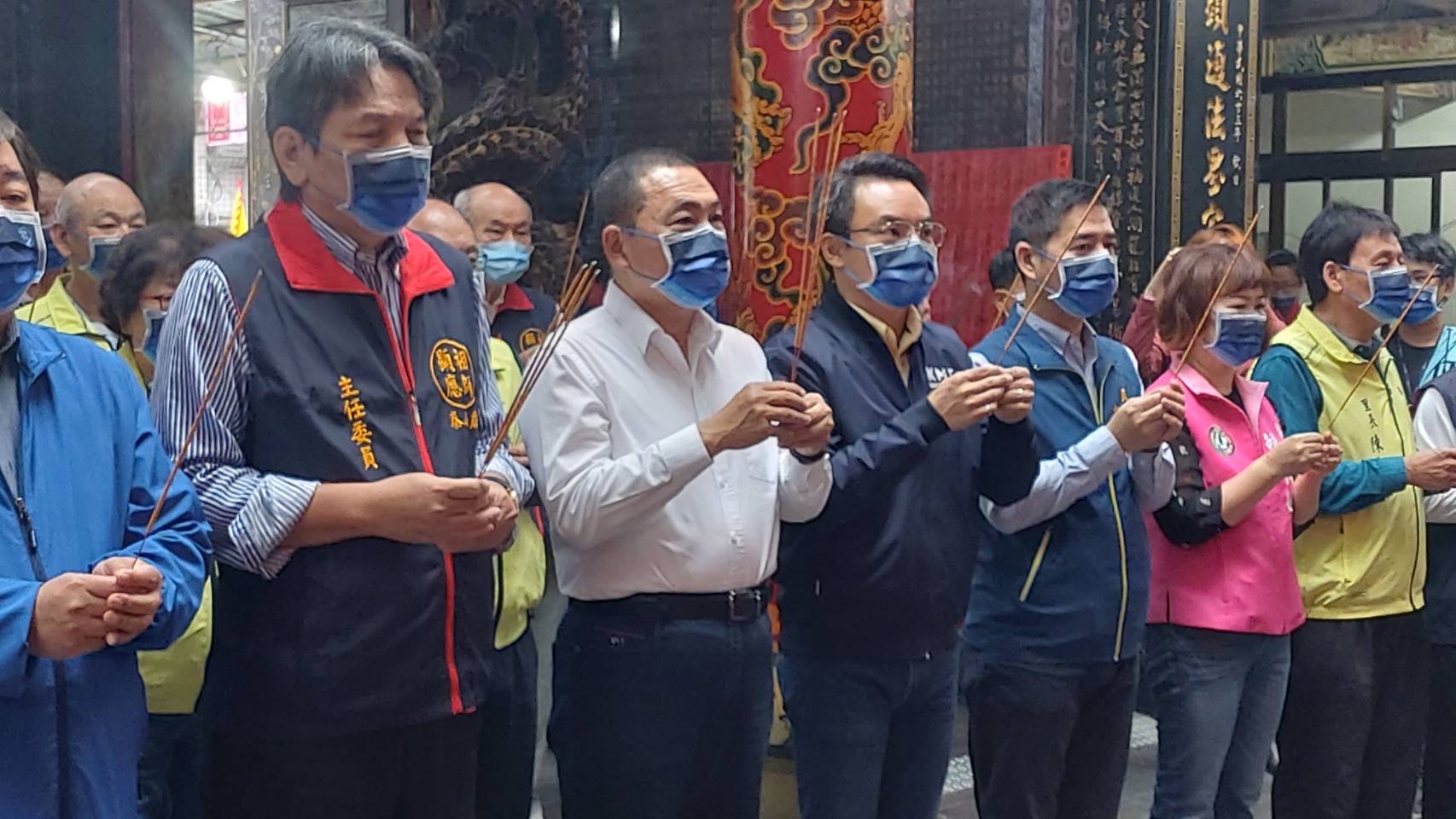 今(23)日農曆9月18日顯應祖師聖誕，市長侯友宜一早特別前往顯應祖師聖泰山巖(下泰山巖)及財團法人新北市泰山巖(頂泰山巖)參拜祈福。