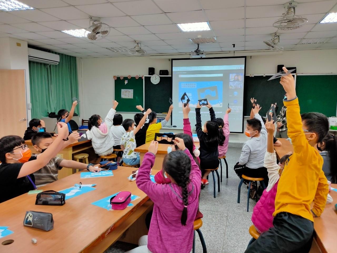 「校園瘋文資」課程利用視覺探索取景框探索國定古蹟林本源園邸