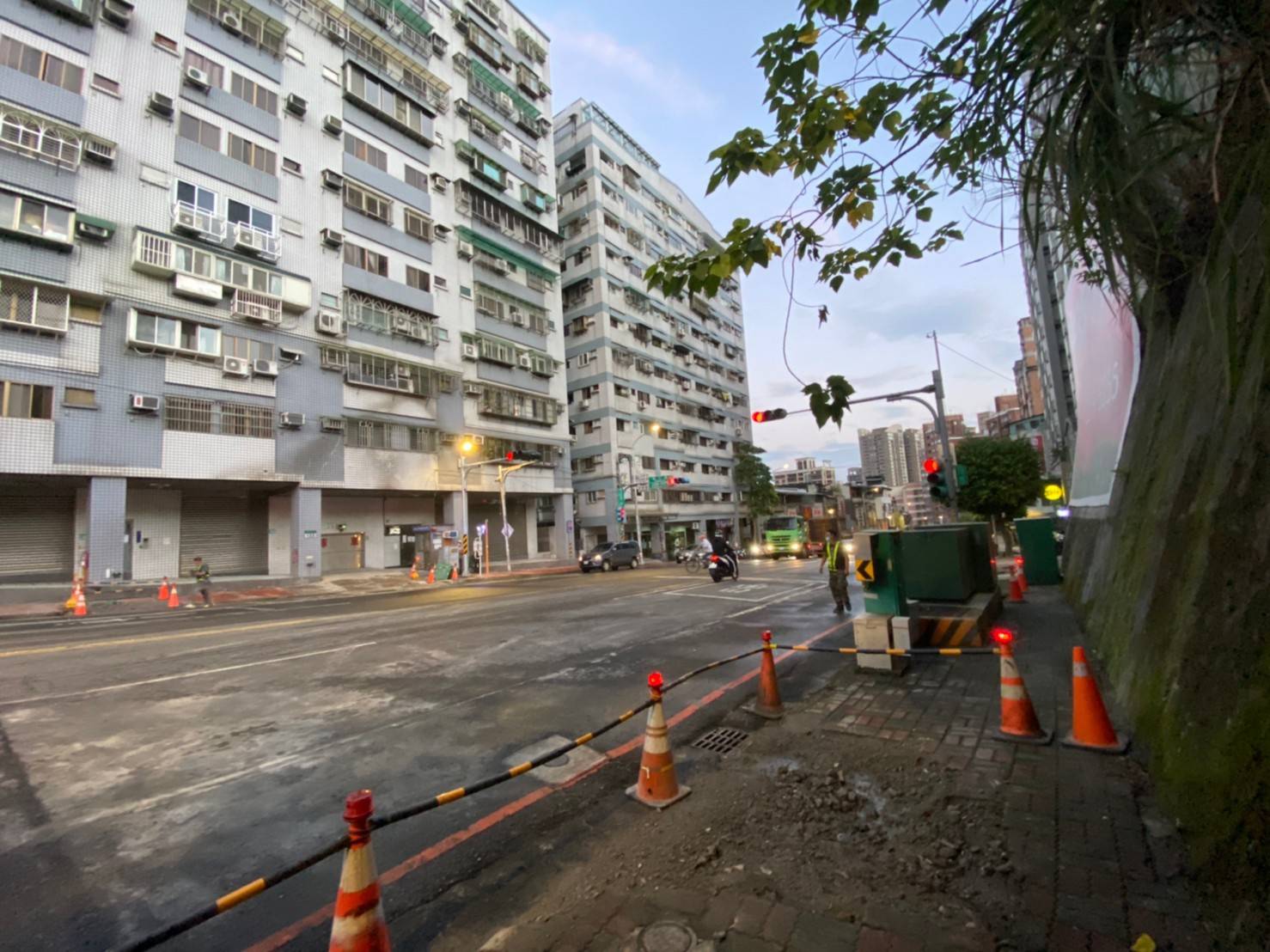 新店區新店陸橋拆除後，讓北宜路一段段豁然開朗，呈現嶄新市容面貌。