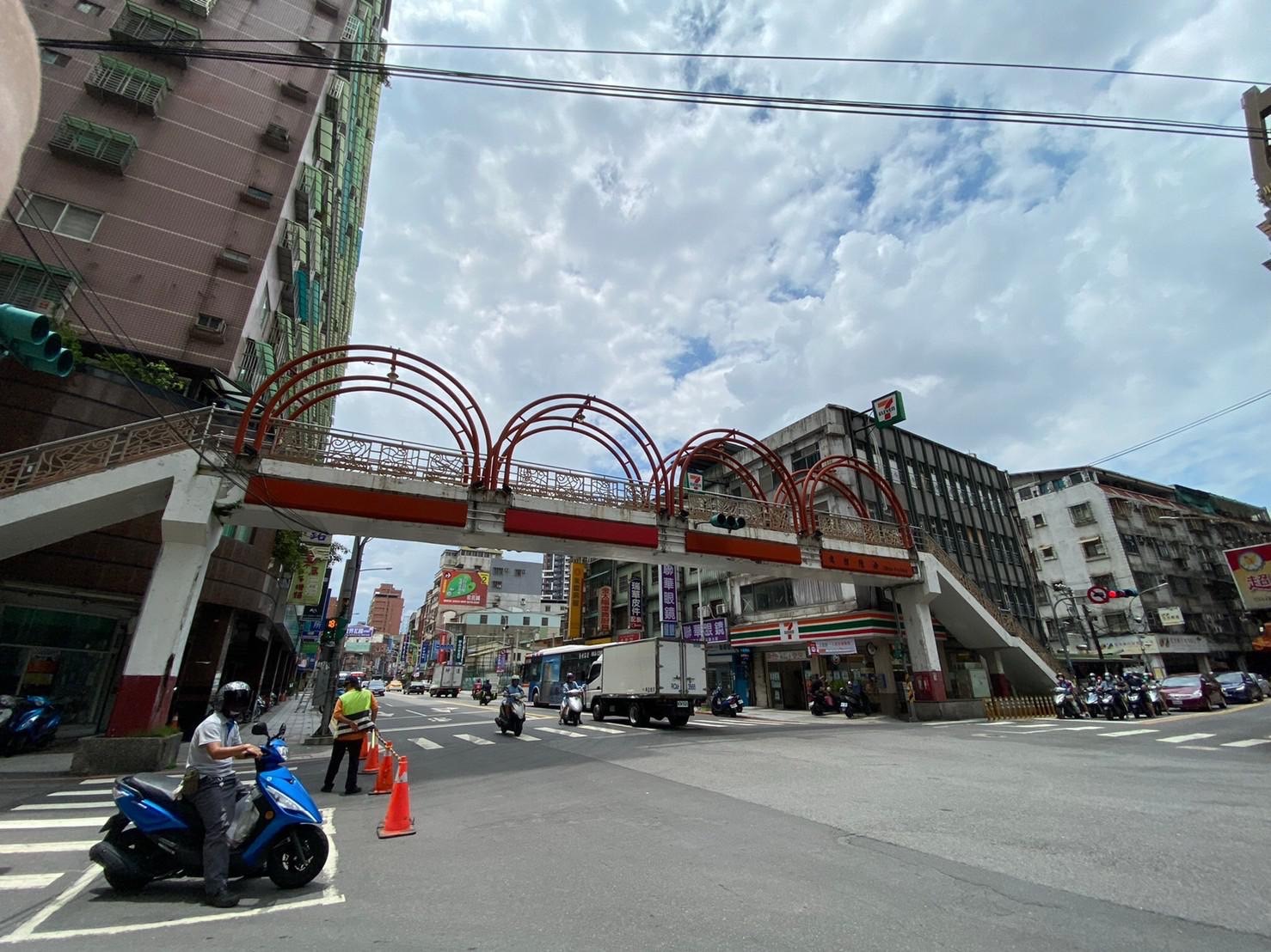 位於板橋區四川路一段、華興街口的成都陸拆除前