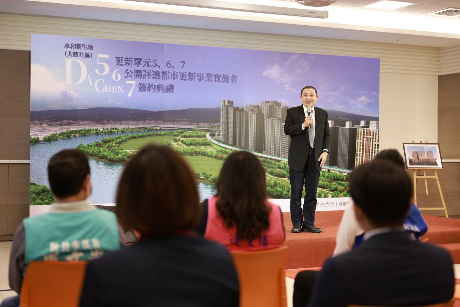 圖說：市長向關心永和發展的在地議員們致意