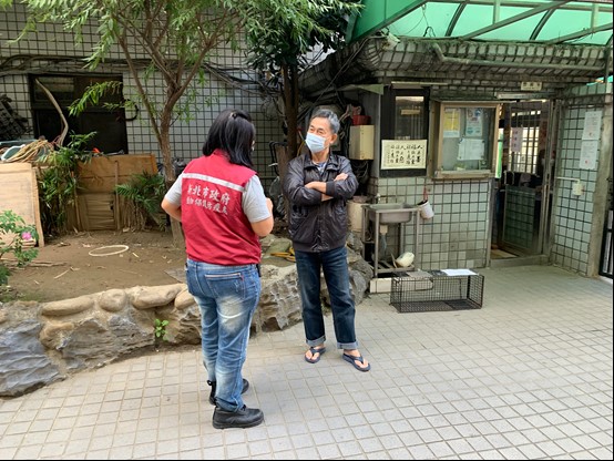 動保處人員向社區說明動保處TNVR政策