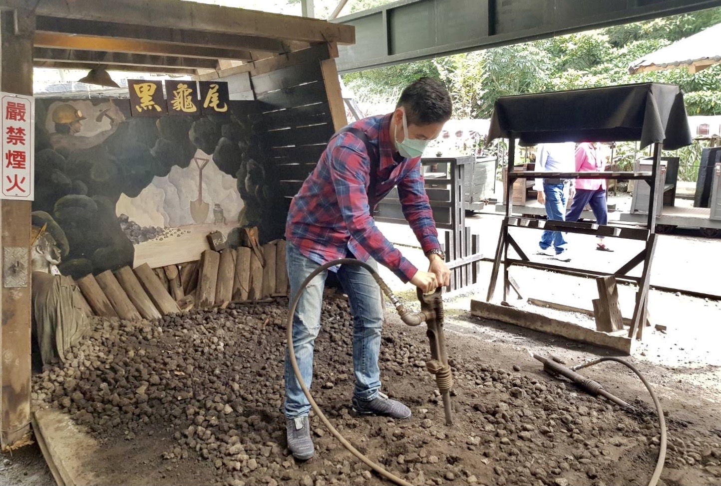 國旅正夯！瑞芳分館「在地知識學專區」也出新花招，推出體驗式在地閱讀旅行，要帶大家用雙腳感受土地的溫度