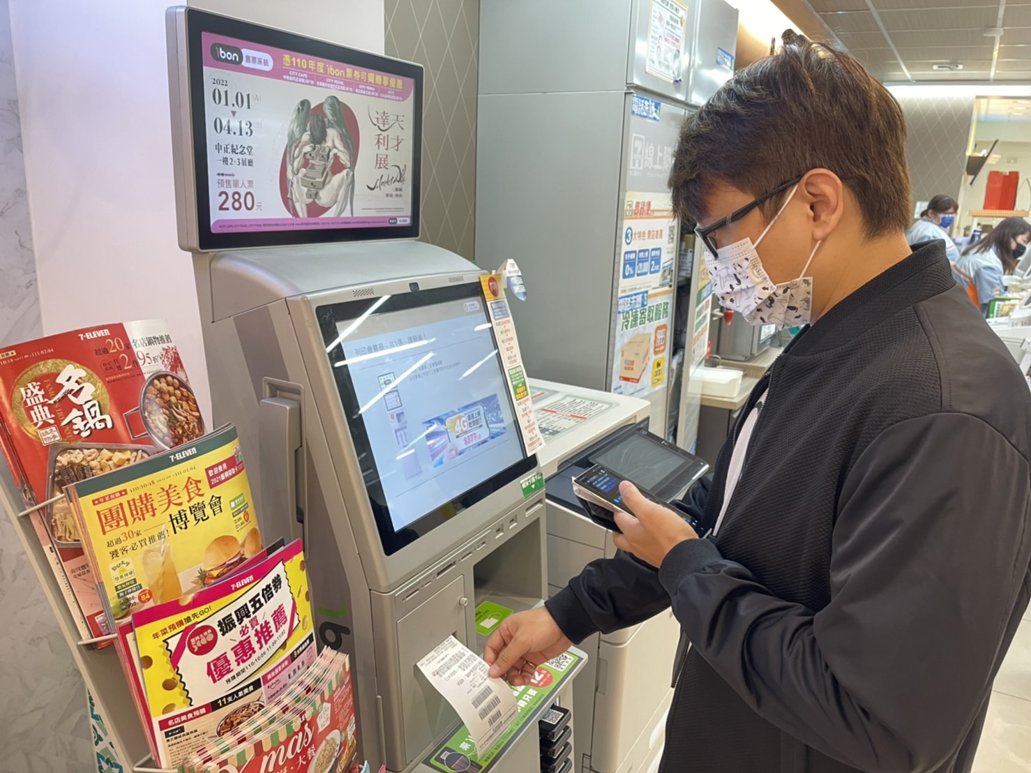 圖說：新北加倍券領取時間至110年11月28日晚上10點止，新北市政府提醒中獎者盡速至指定之統一超商兌領。