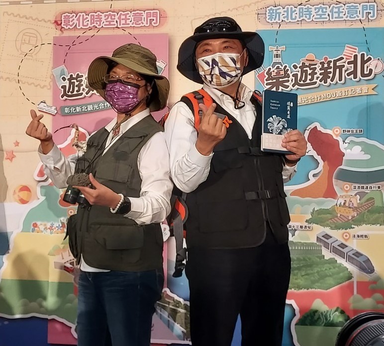 雙首長逗趣換裝