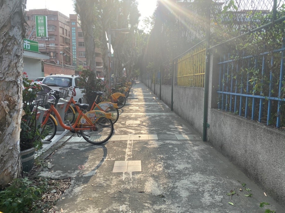 圖為樹林三多國小通學廊道改善前照片。