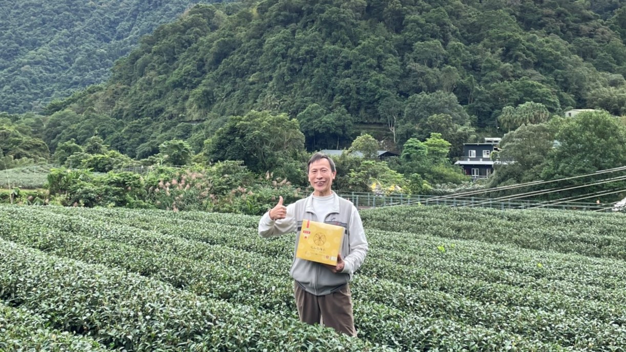 蔡國祥與特等獎茶園合照