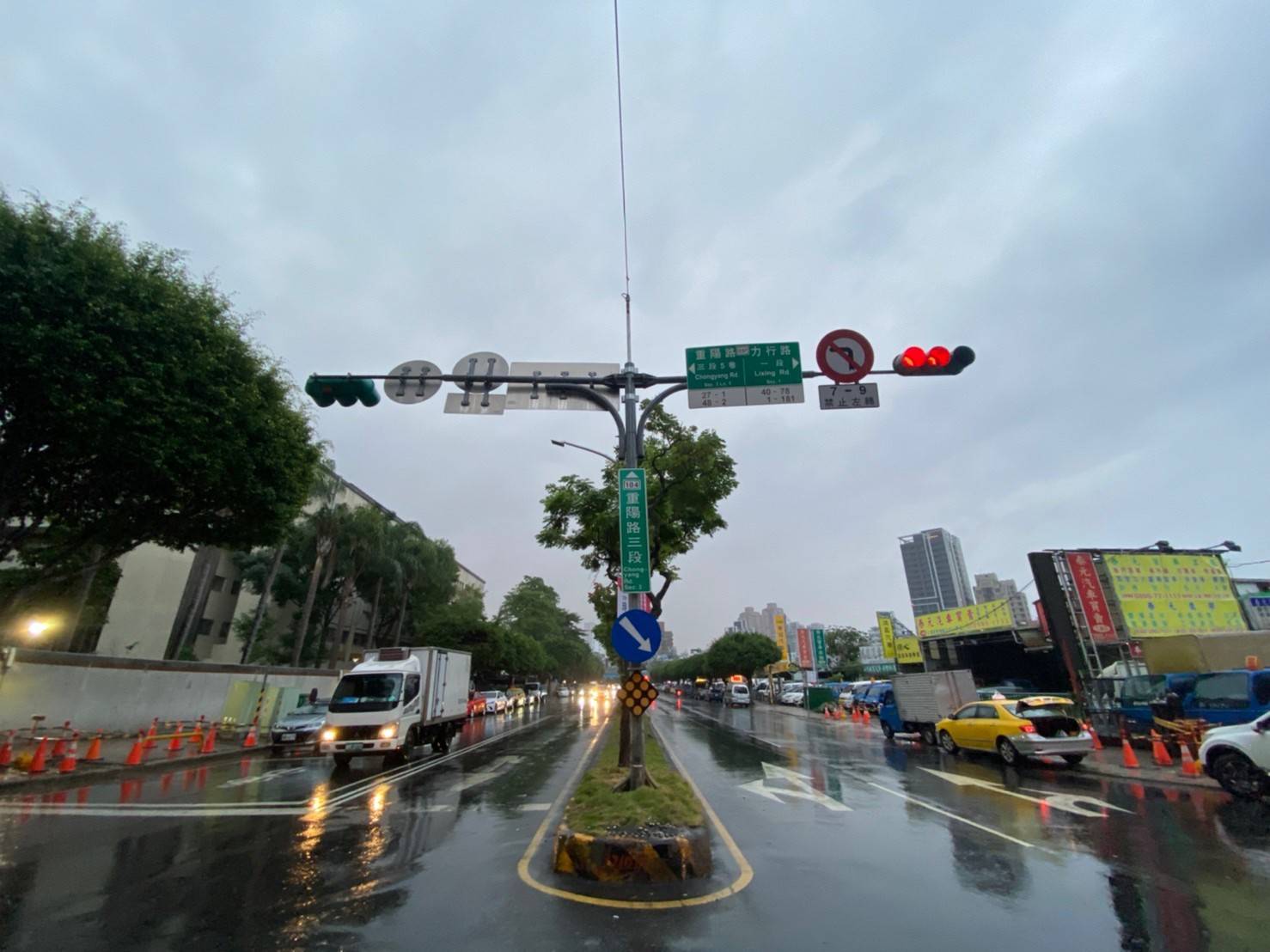 三重明德陸橋拆除後，重陽路3段天際線豁然開朗，這是新北市今年拆除的第10座陸橋