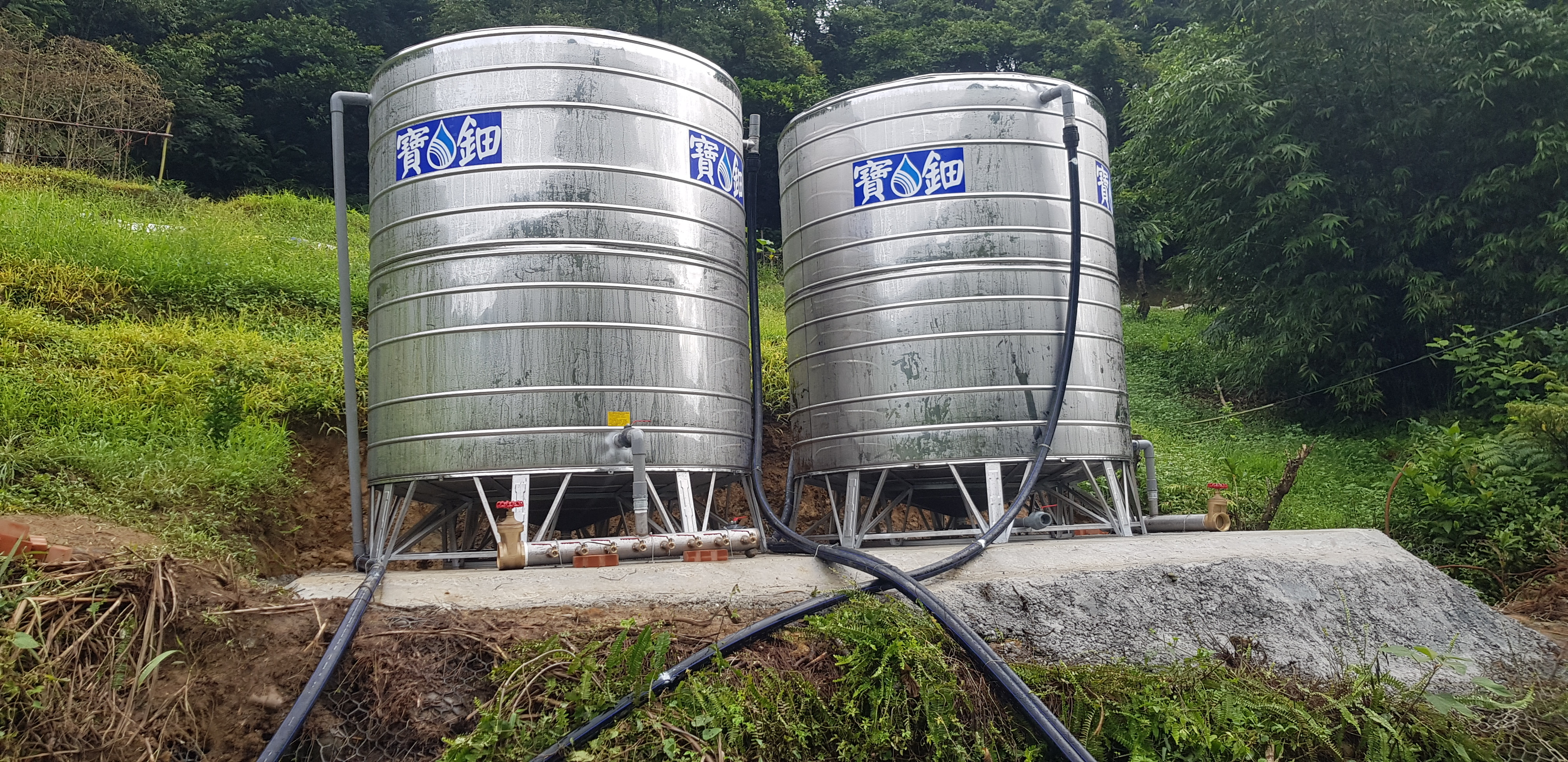 新增取水口1座、10噸不鏽鋼水塔3座、2英吋HDPE管線2100公尺