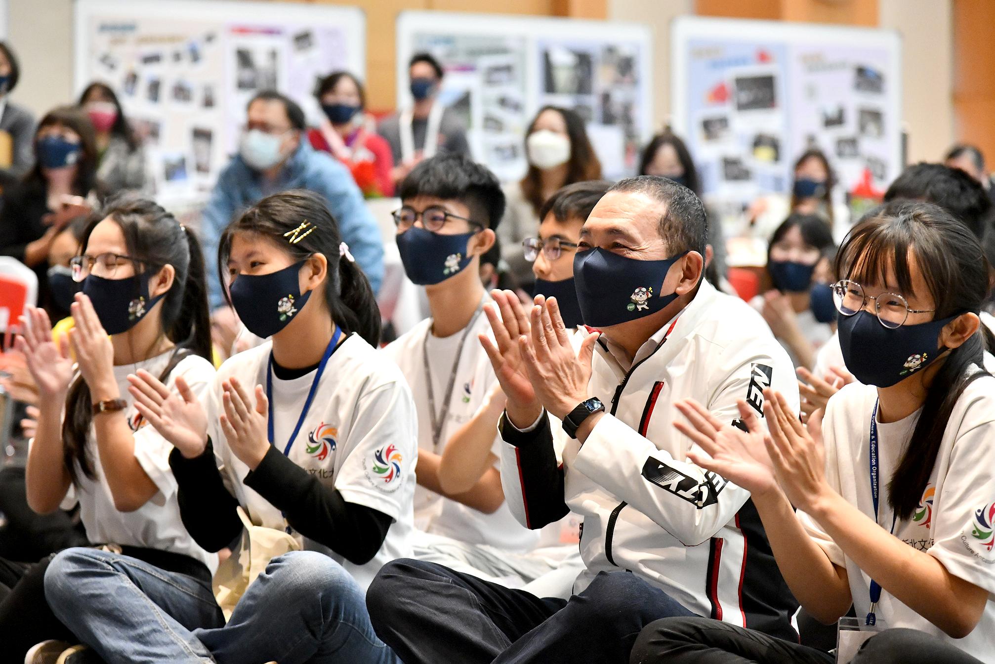 侯友宜鼓勵青年學子將新北文化帶向國際。