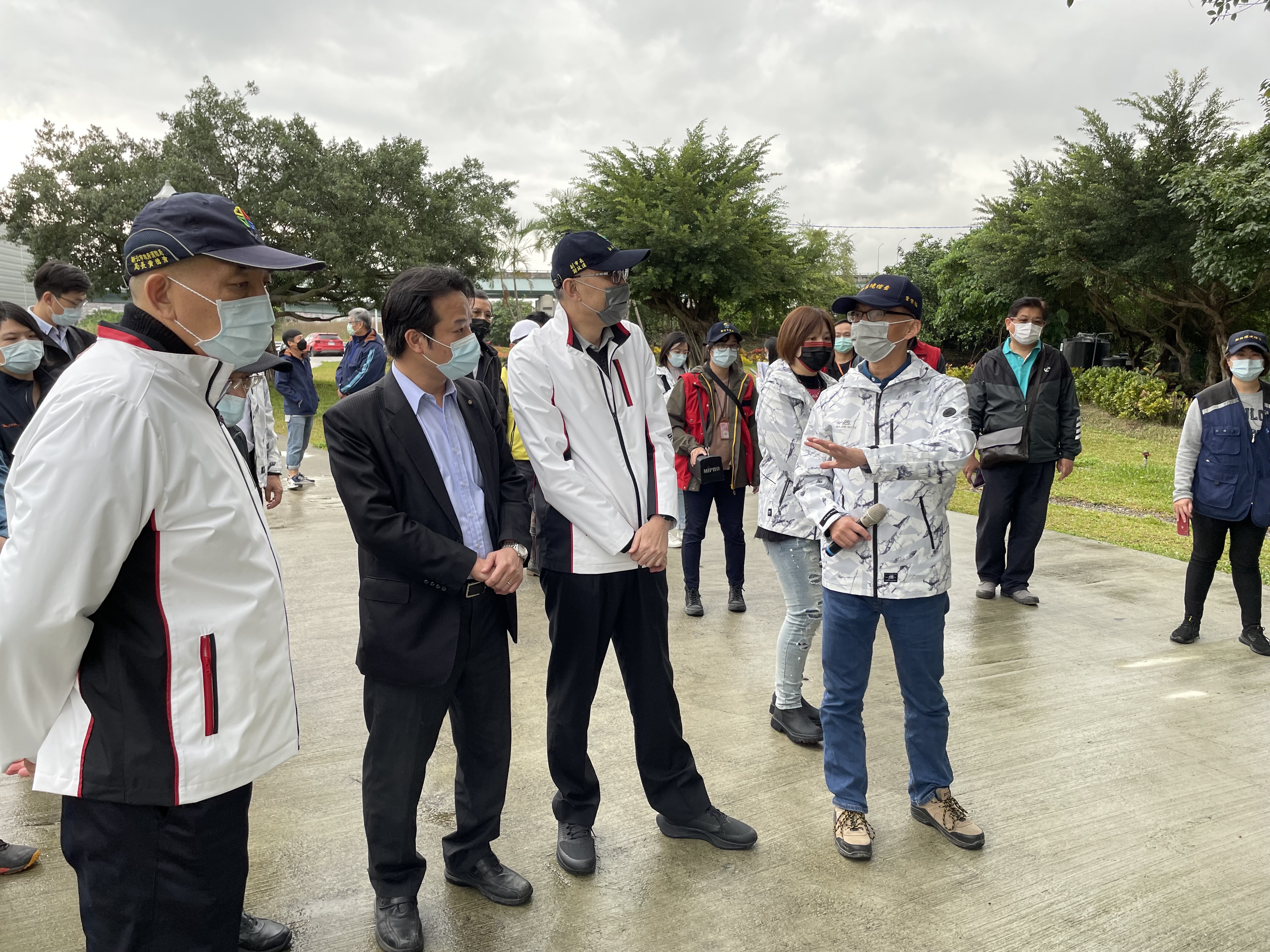 1.謝政達副市長今(13)日前往過去率領公安小組強力整頓的五股夏綠地視察.jpg