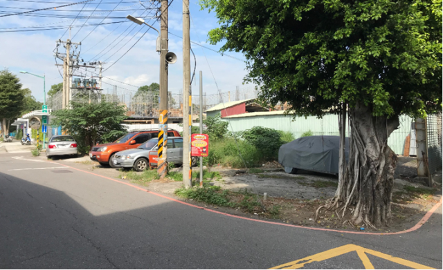 板橋區中正路379巷與399巷19弄路口閒置公有土地遭民眾私設違章建物及停車場。