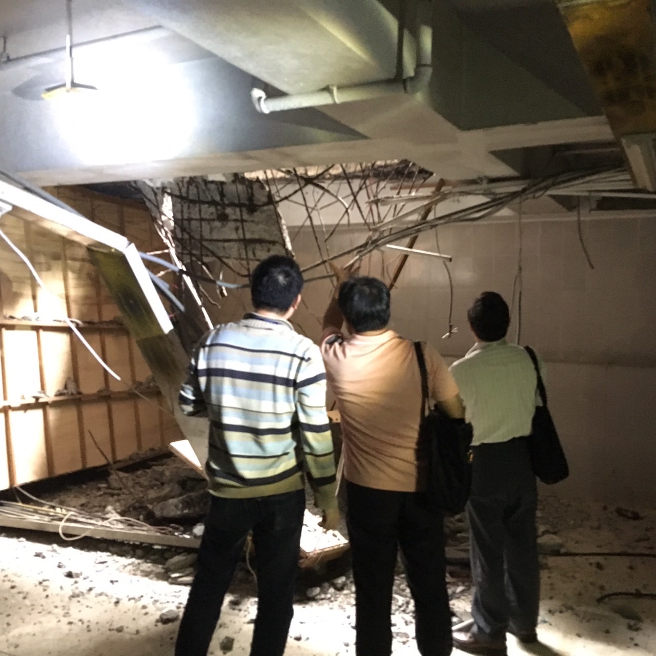 新北市議會昨(17)日三讀通過「新北市高氯離子鋼筋混凝土建築物處理自治條例」草案，針對高氯離子建築物(俗稱海砂屋)擬定自治條例，新增限期強制拆除重建等強制作為。