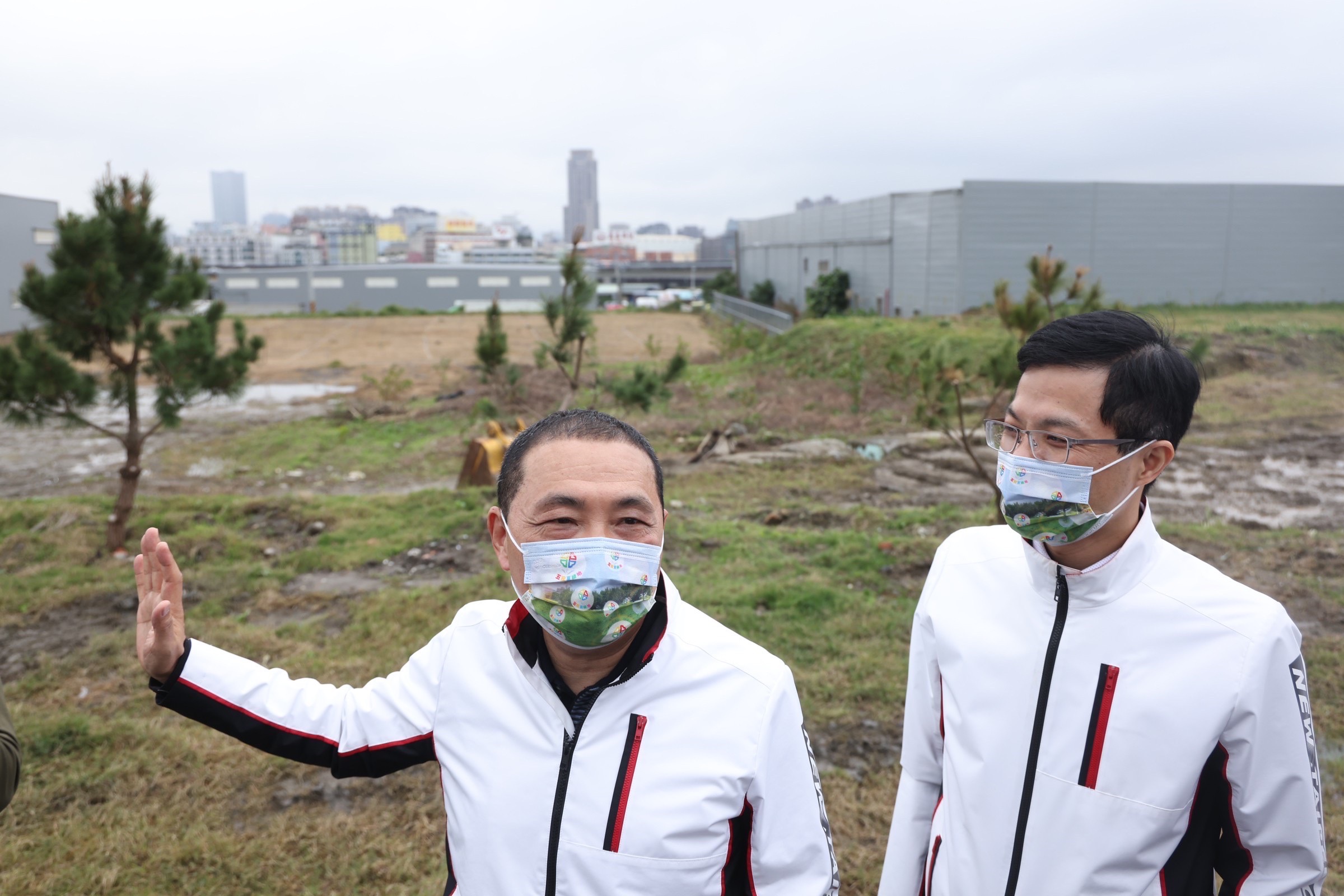 市長侯友宜及城鄉發展局長黃國峰視察五股夏綠地改善成果