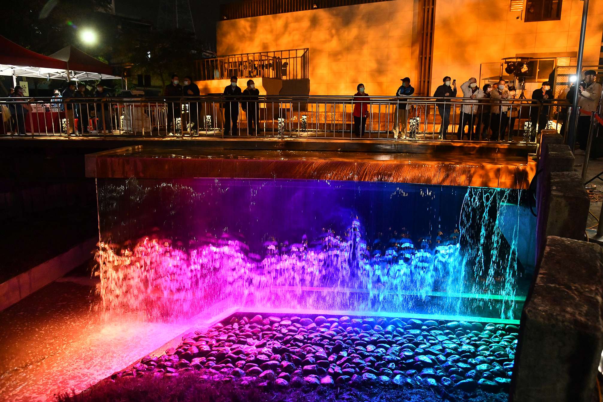 新北市水利局打造水影光雕，成為最新浪漫打卡點。