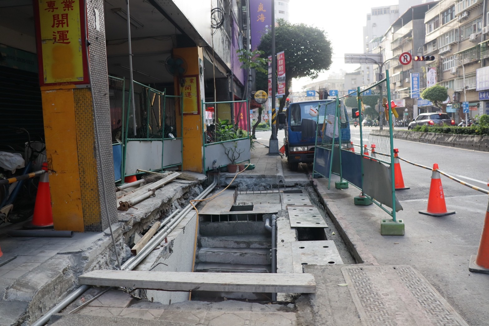 永和林森地下道目前已封閉進行滯洪池改建工程，預計可收納約157噸的水量。
