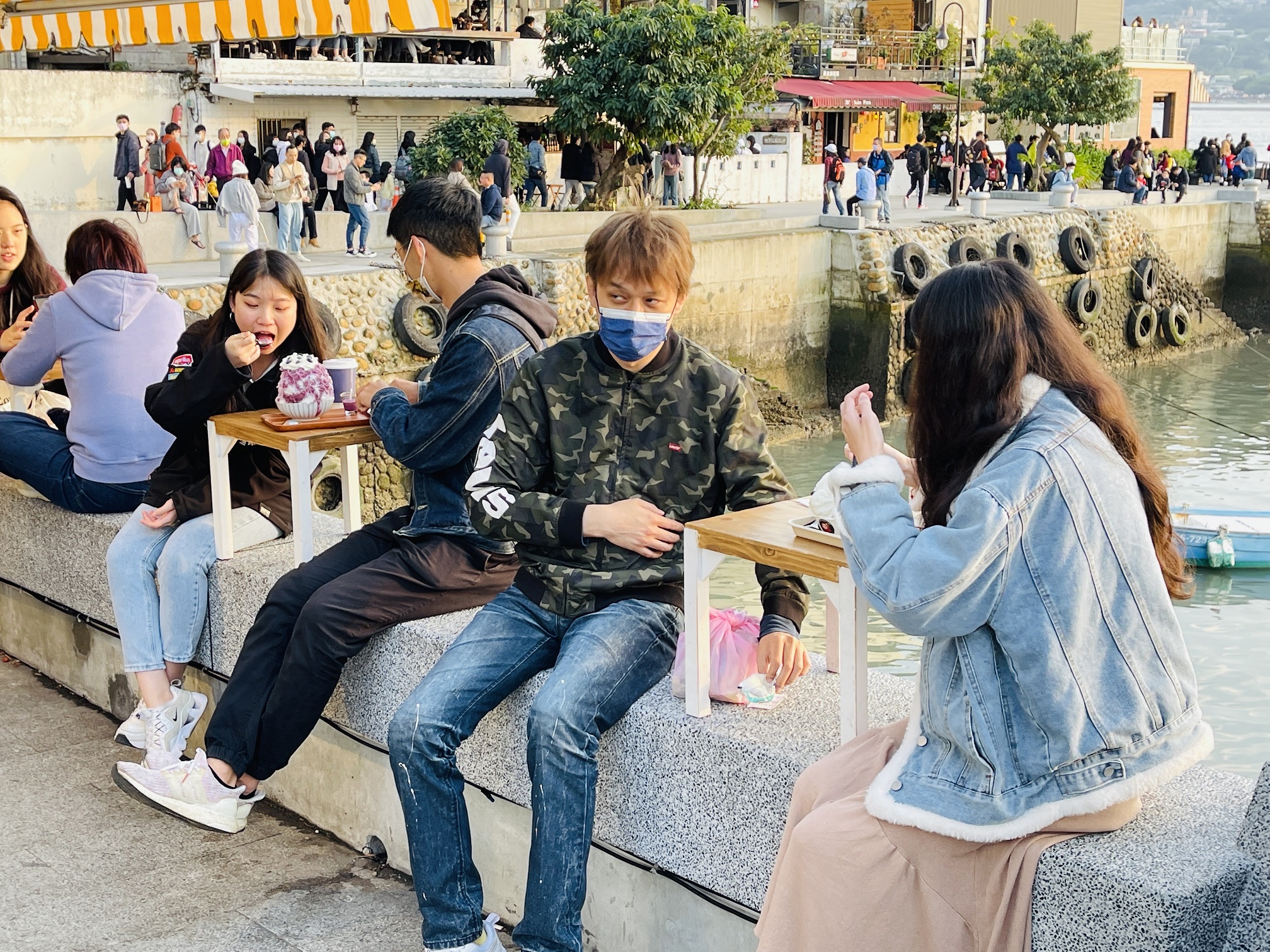 大啖名店美食絡繹不絕的人們